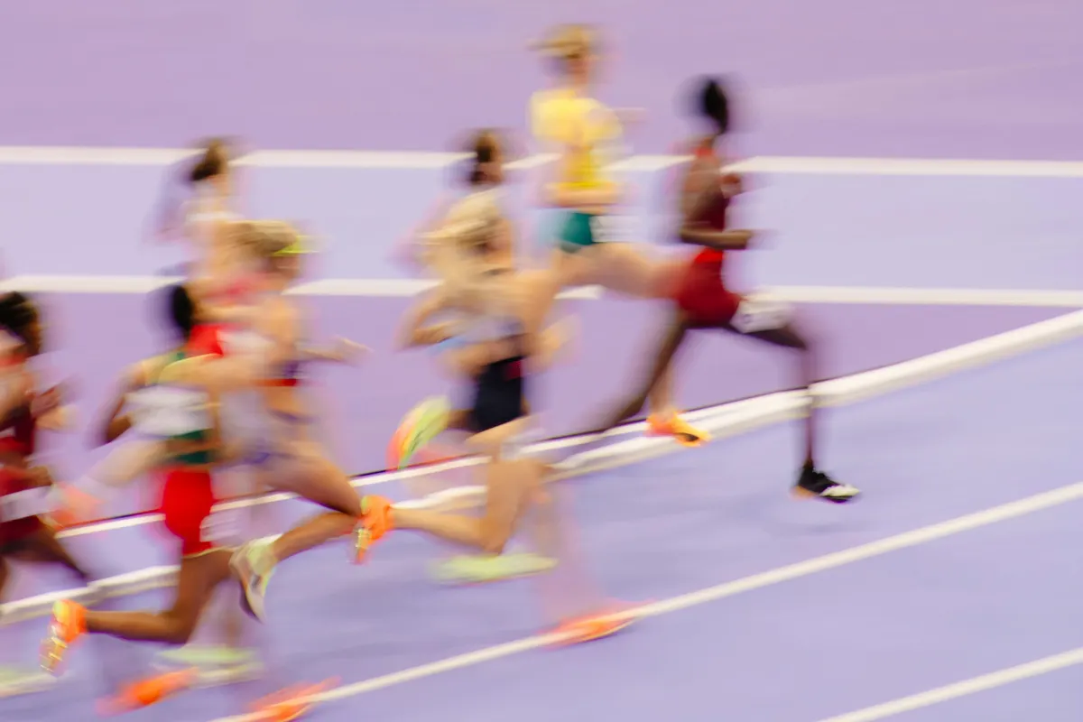 Course sur piste d'athlétisme, mouvement de groupe